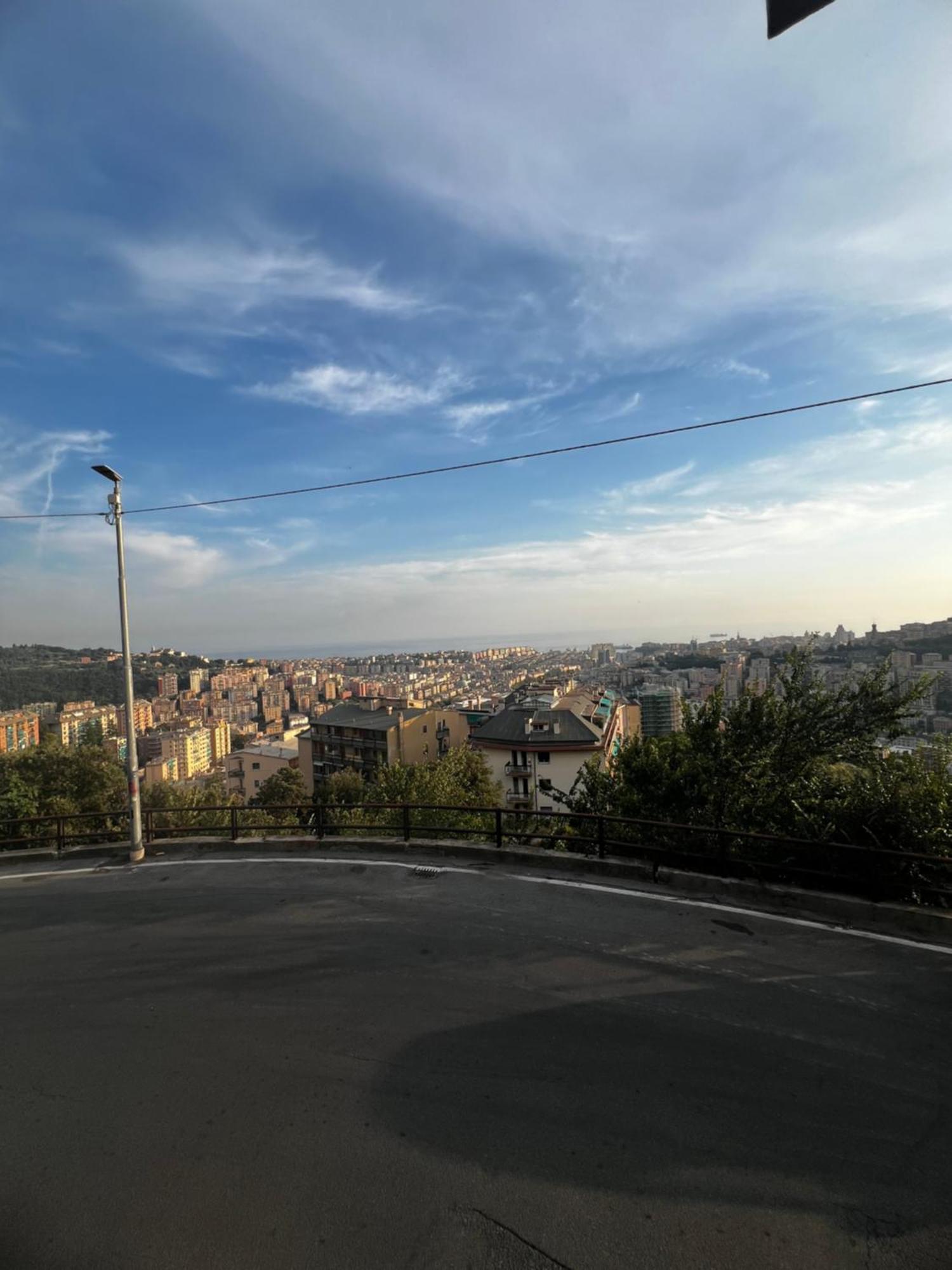 Ferienwohnung Sophia House - Free Parking And Sea View Genua Exterior foto